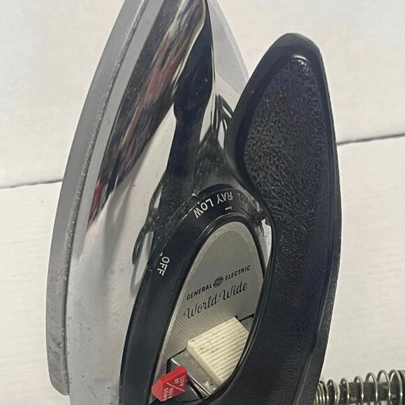 Vintage General Electric Iron World Wide Travel Cloth Cord ~ WORKS GREAT. - Picture 3 of 7